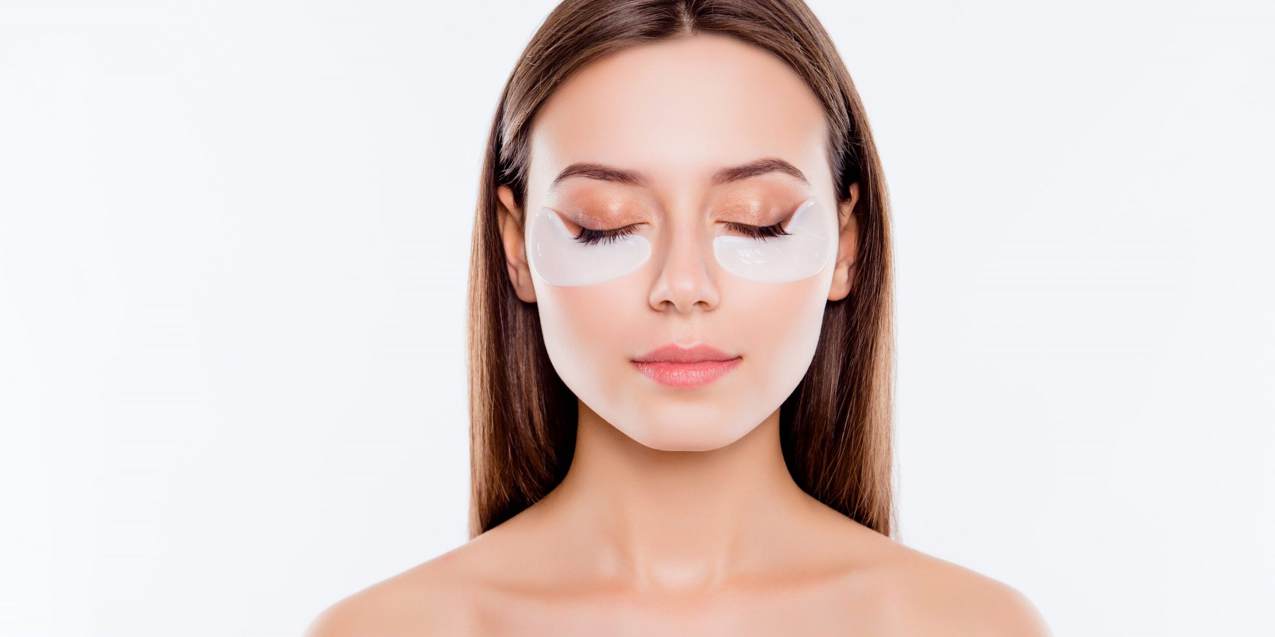 Close,Up,Portrait,Of,Pretty,,Charming,,Attractive,Girl,With,Naked a woman eye closed