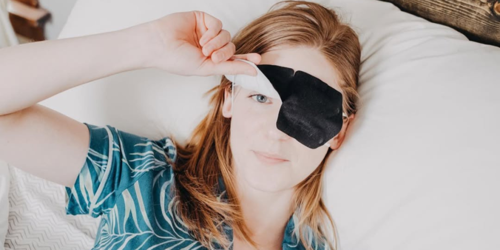 How Heating Eye Masks Enhance The Travel Experience